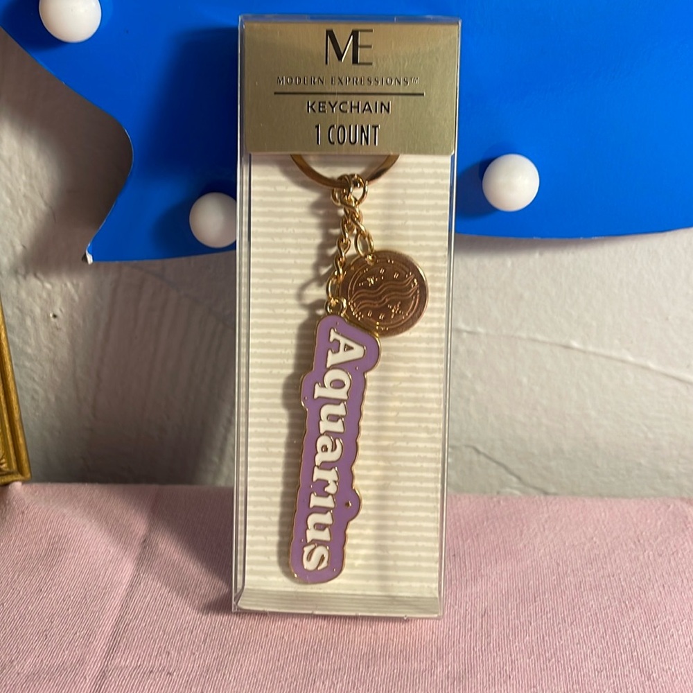 ❤️💰🥳Modern Expressions.
Zodiac Keychain.
Aquarius.